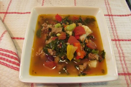 Soupe repas de chou kale et saucisses