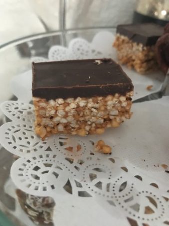 Carrés au quinoa et chocolat style "Reese's"